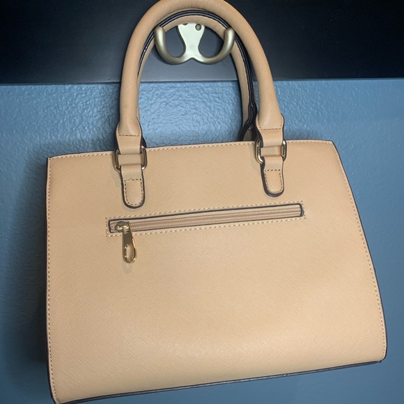 tan medium sized purse - Picture 5 of 6